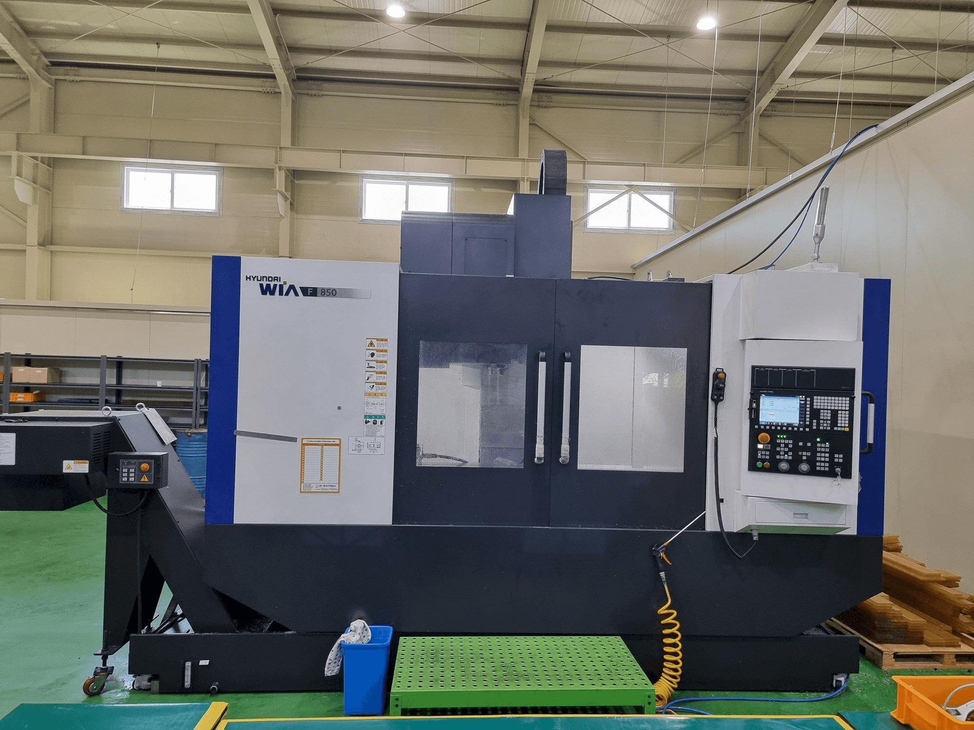 Front view of Hyundai Wia F850 machine